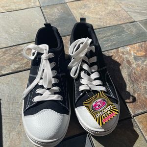 Women’s Skechers Roadies, Black sz 9, New In Box